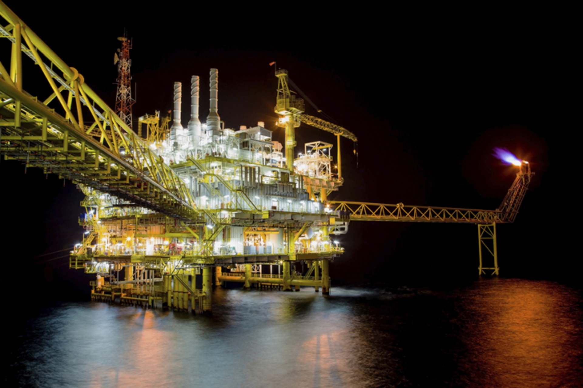 Flare monitoring is among the primary applications for thermal mass flow measurement technology. (pichitstocker/iStock)