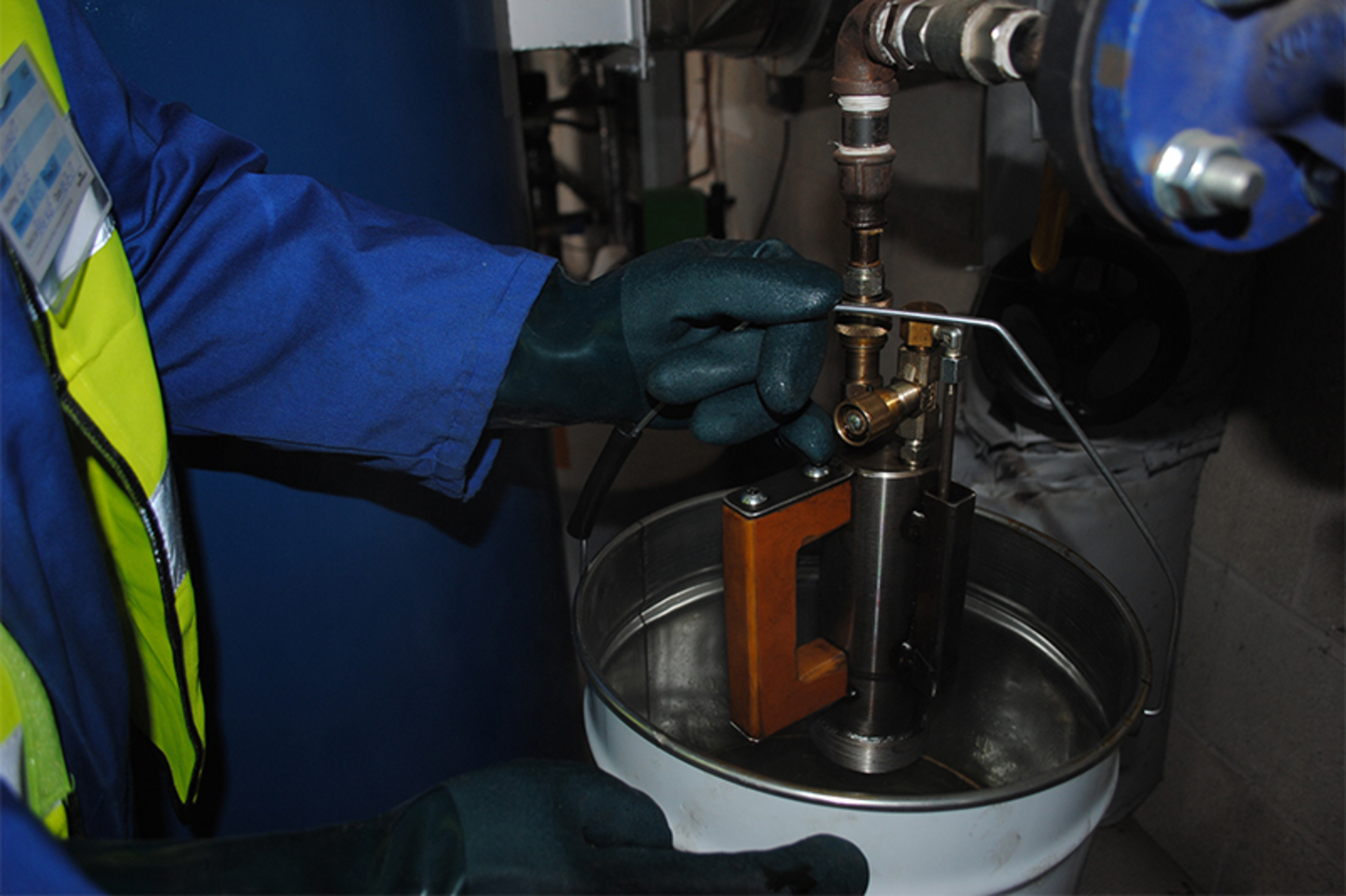 Sampling device. All graphics courtesy of Chris Wright