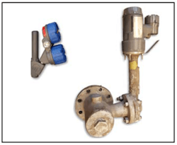 Range spring/LVDT technology transmitter (left) vs. torque tube transmitter (right). Range spring/LVDT technology transmitter (left) vs. torque tube transmitter (right).