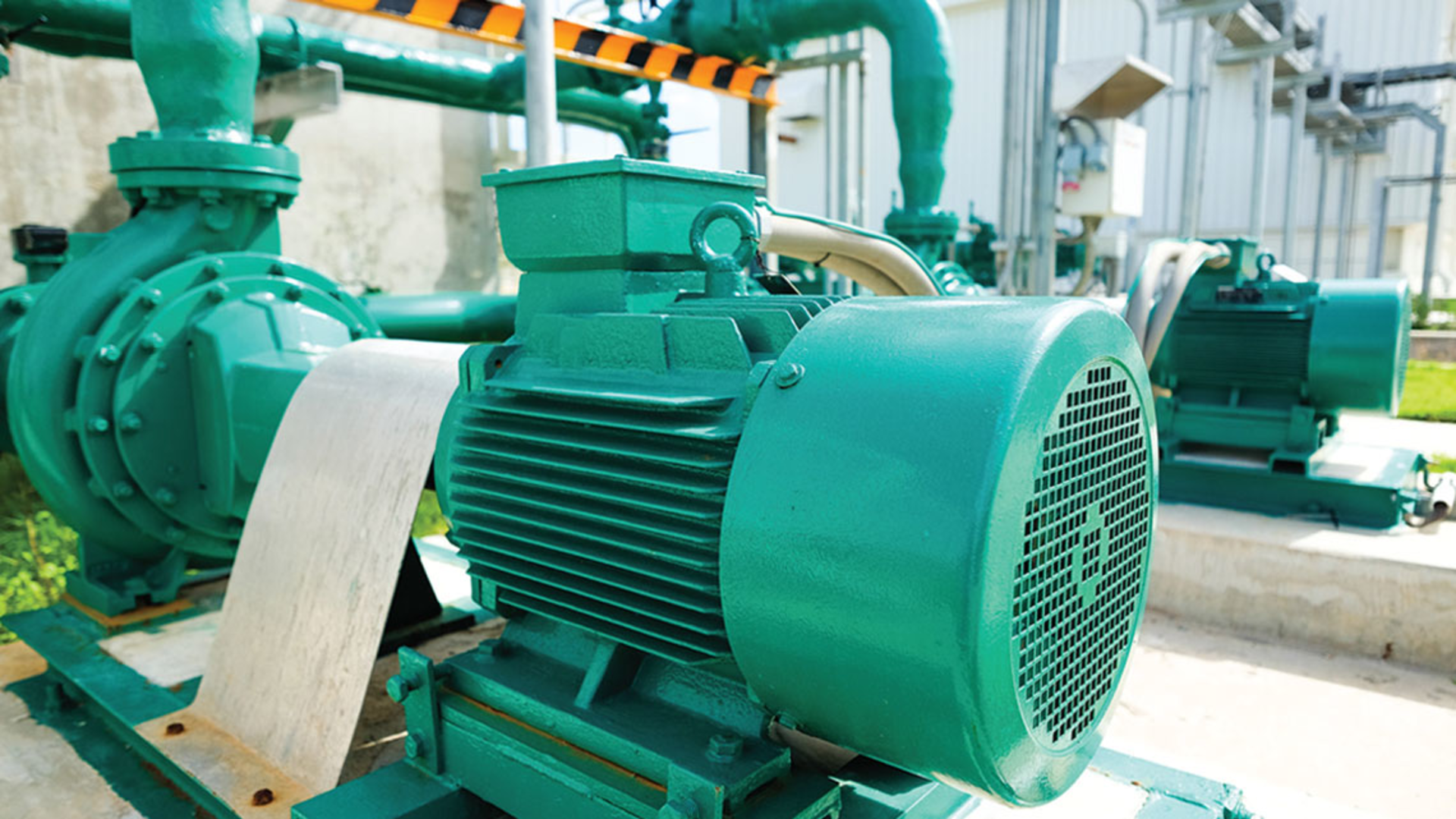 Image 1. Wireless monitoring is often the best solution for pumps in remote locations because they are difficult to monitor with standard wired instruments.