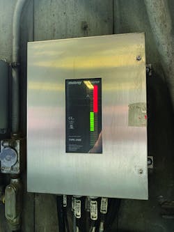 Red and green LEDs represent the steam/water interface level. Red and green LEDs represent the steam/water interface level.