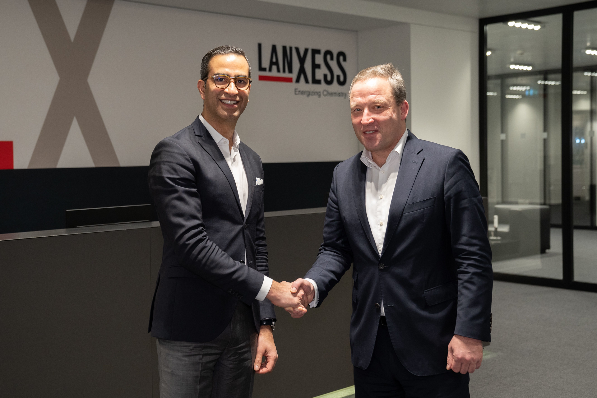 (left to right) Sanjay Brahmawar, CEO of Software AG, and Matthias Zachert, CEO of Lanxess