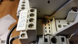 Figure 2. Blown relay socket Figure 2. Blown relay socket