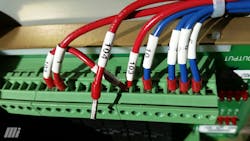 Figure 6. Loose control wire Figure 6. Loose control wire