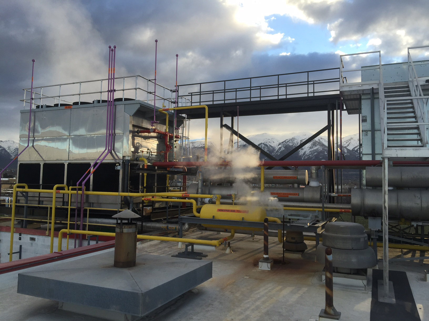 Figure 1. G&uuml;ntner's ECOSS (evaporative condenser of stainless steel) systems are installed in demanding environments and incorporate industrial automation to optimize performance and efficiency.