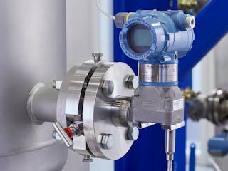 Rosemount 319 Flushing Rings with integrated valves for differential pressure (DP) level seal systems.