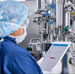 Figure 3: An operator wirelessly connects to an Endress+Hauser Compact Line device on a tablet using the SmartBlue app. Figure 3: An operator wirelessly connects to an Endress+Hauser Compact Line device on a tablet using the SmartBlue app.